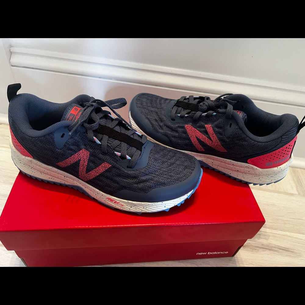 New Balance Sneakers Women’s Size 6 NWT